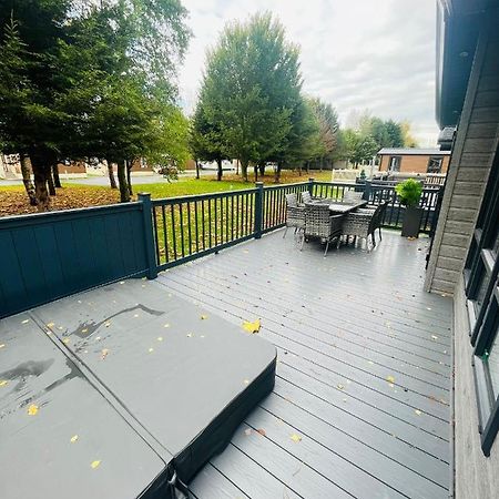 יורק Copse View Lodge With Hot Tub מראה חיצוני תמונה