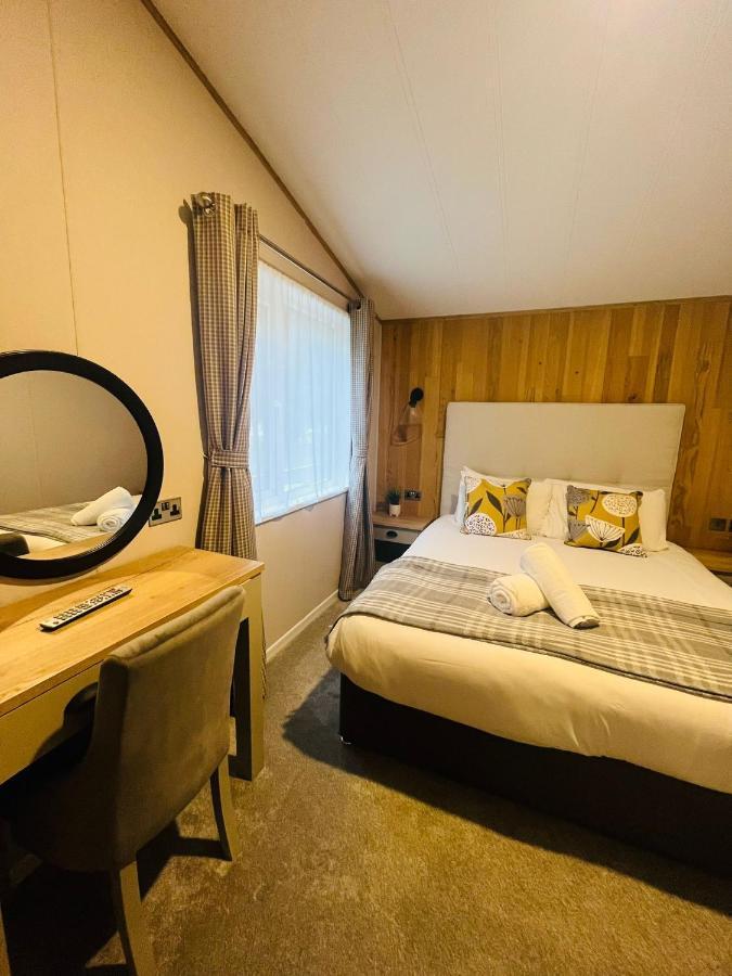 יורק Copse View Lodge With Hot Tub מראה חיצוני תמונה