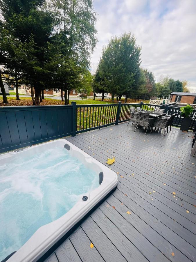 יורק Copse View Lodge With Hot Tub מראה חיצוני תמונה